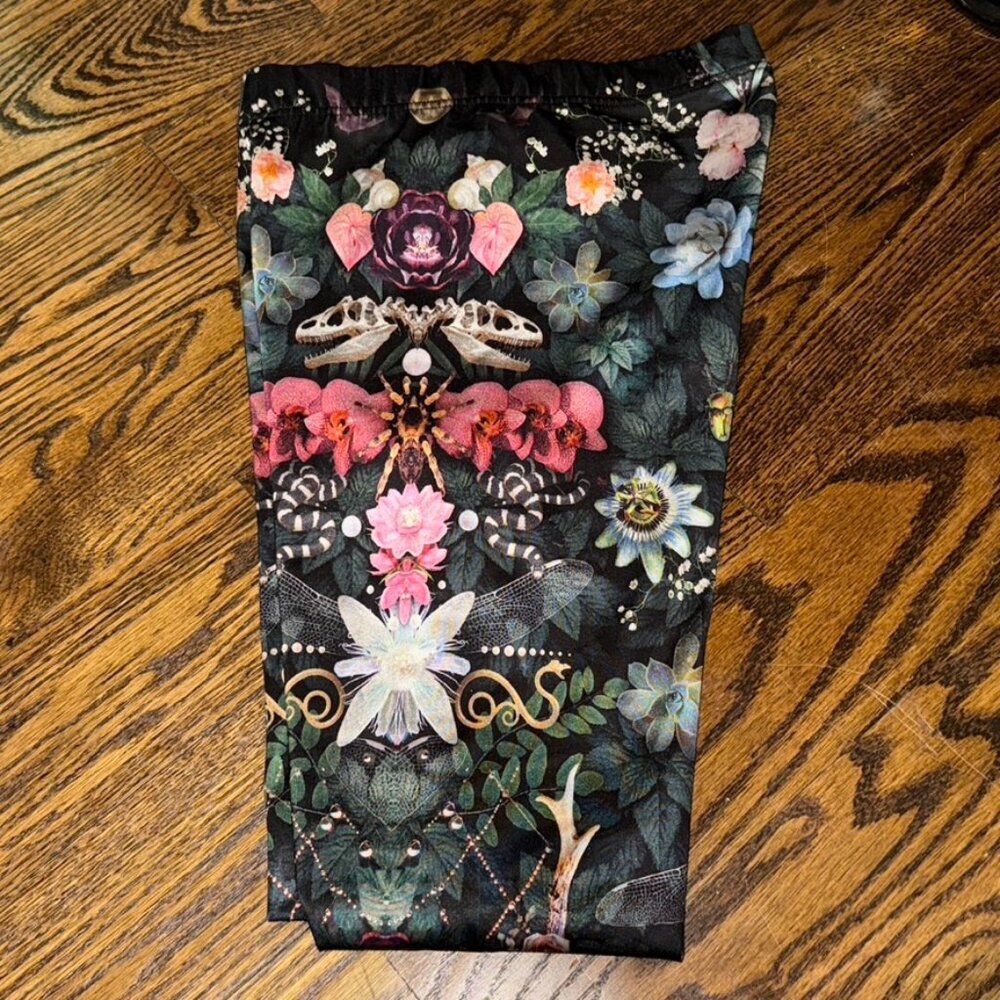 Floral Patterned Women's Leggings in Black